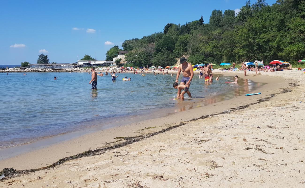 Foto af Trakata beach med lys sand overflade