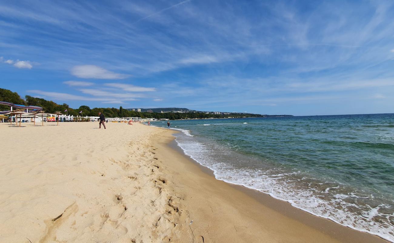 Foto af Varna beach med hvidt sand overflade