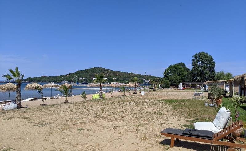 Foto af Ailyak campming beach med lys sand overflade