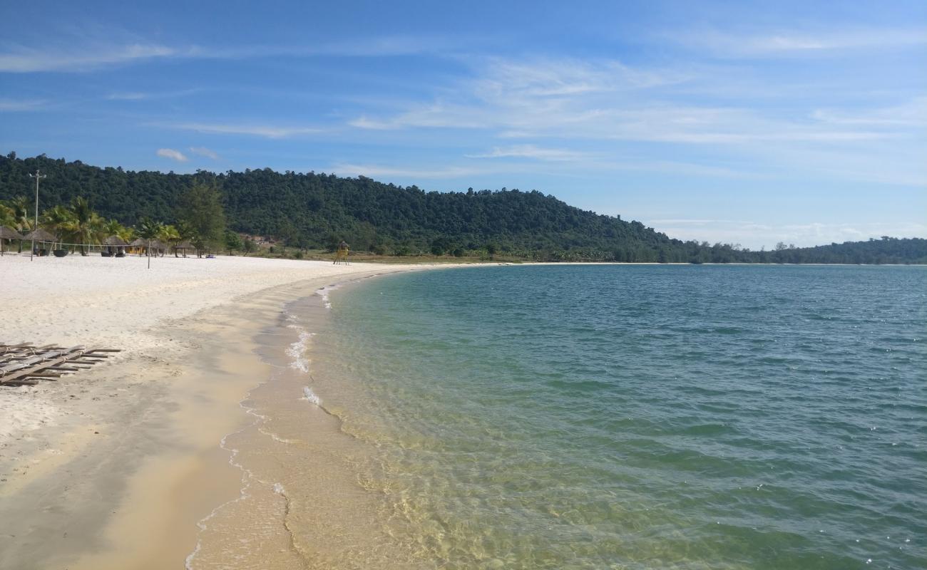 Foto af Dara Sakor Beach med lys fint sand overflade