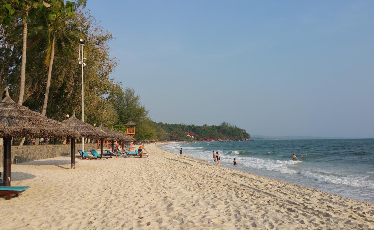 Foto af Sokha Strand med hvidt fint sand overflade