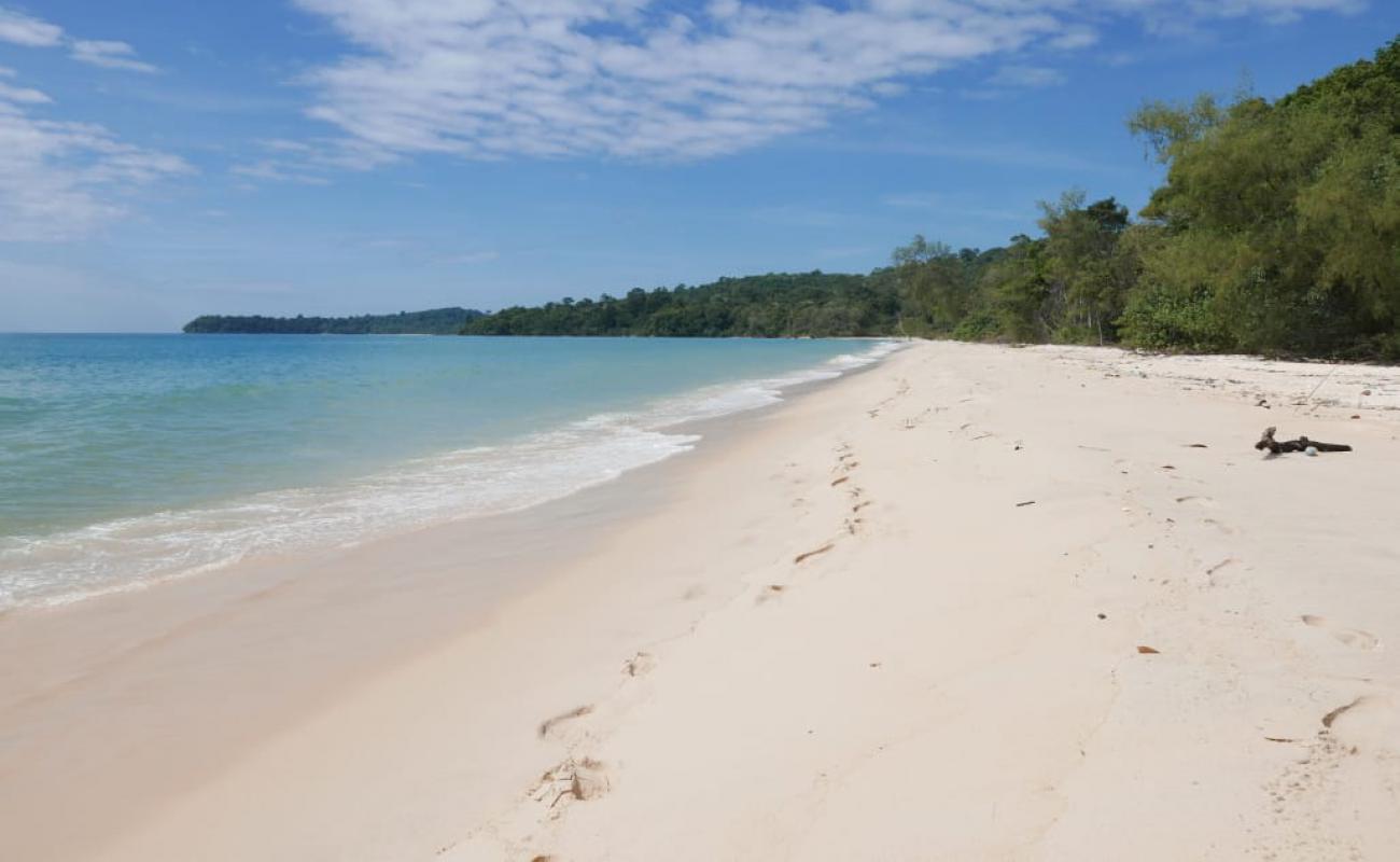 Foto af Sampoch Island Beach med lys fint sand overflade