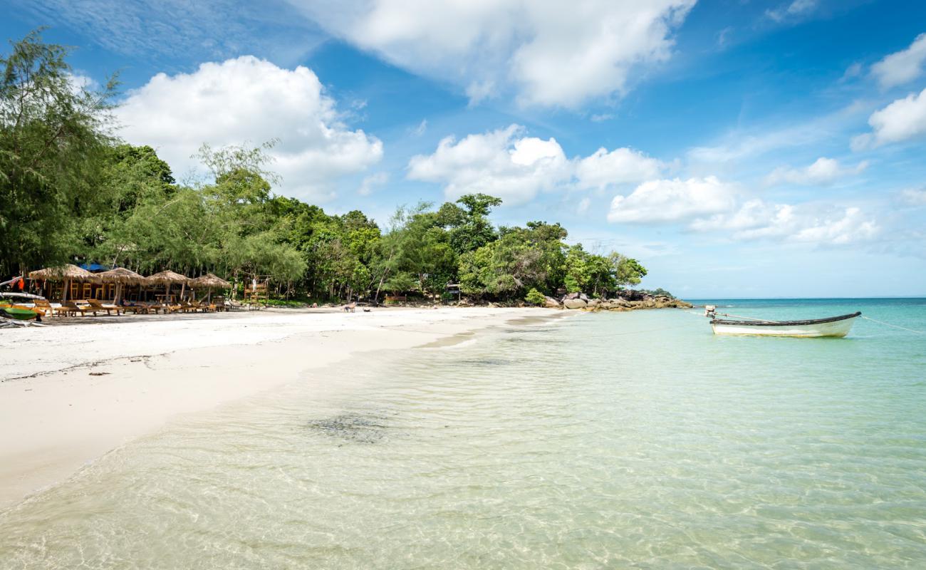 Foto af Kaoh Touch Beach med lys sand overflade