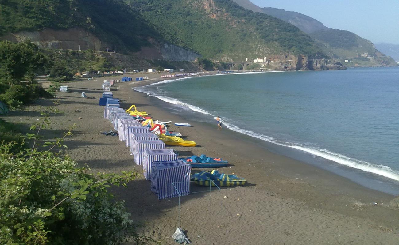 Foto af Plage de La Grotte Merveilleuse med lyst sand & sten overflade