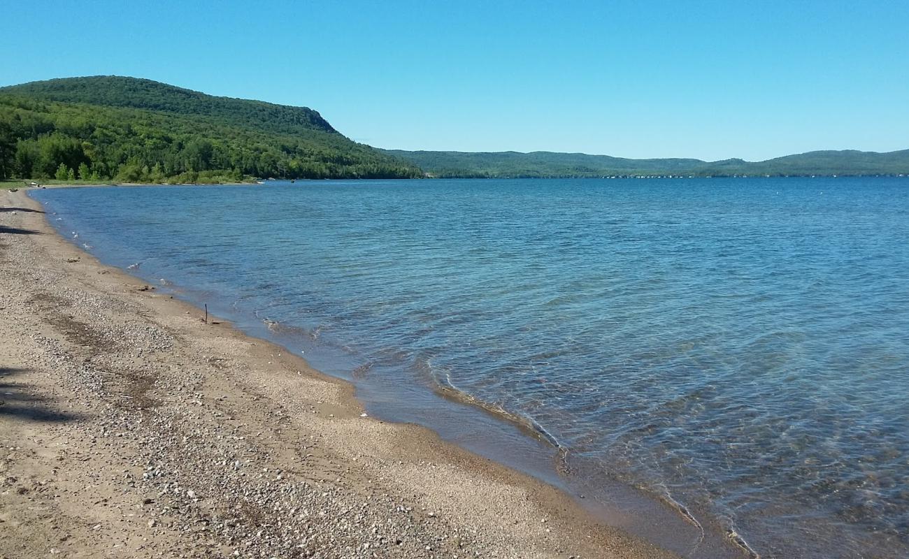 Foto af Harmony Beach med let sand og småsten overflade