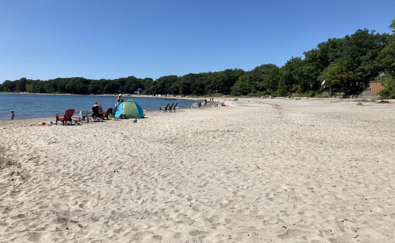 Foto af Cedar Bay Beach med lys sand overflade