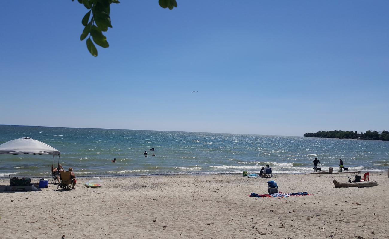 Foto af Port Maitland Public Beach med let sand og småsten overflade