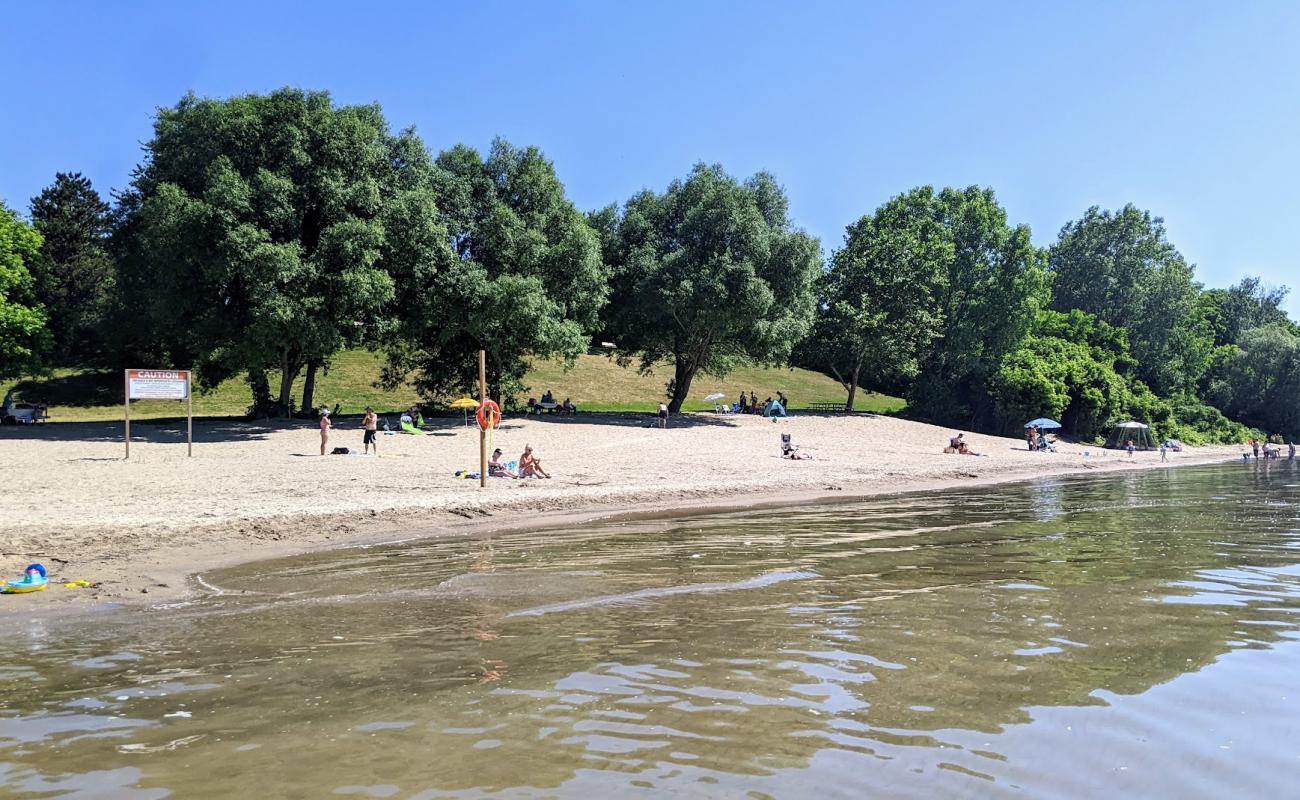 Foto af Port Burwell Beach med lys sand overflade