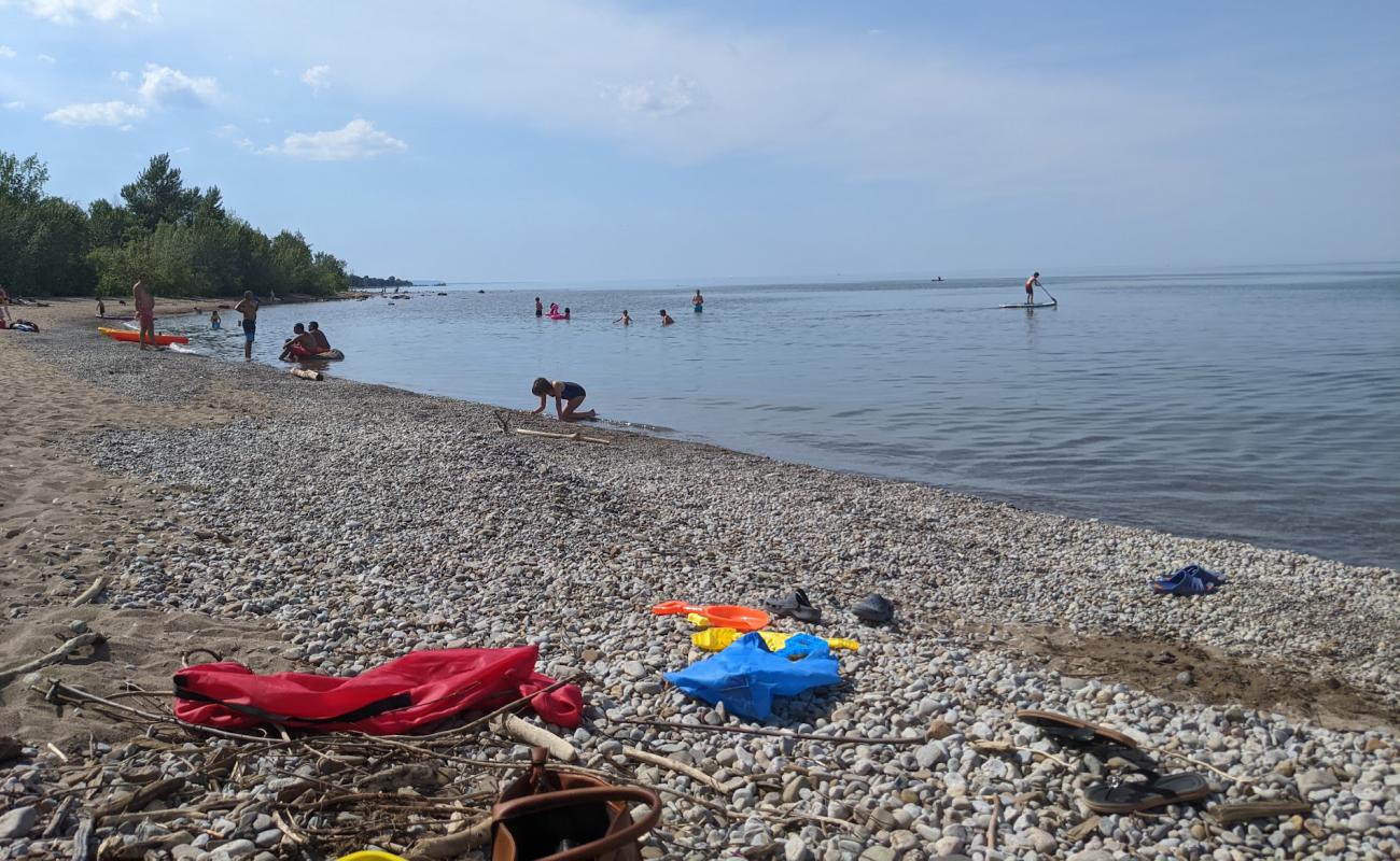 Foto af Peasemarsh Beach med let sand og småsten overflade