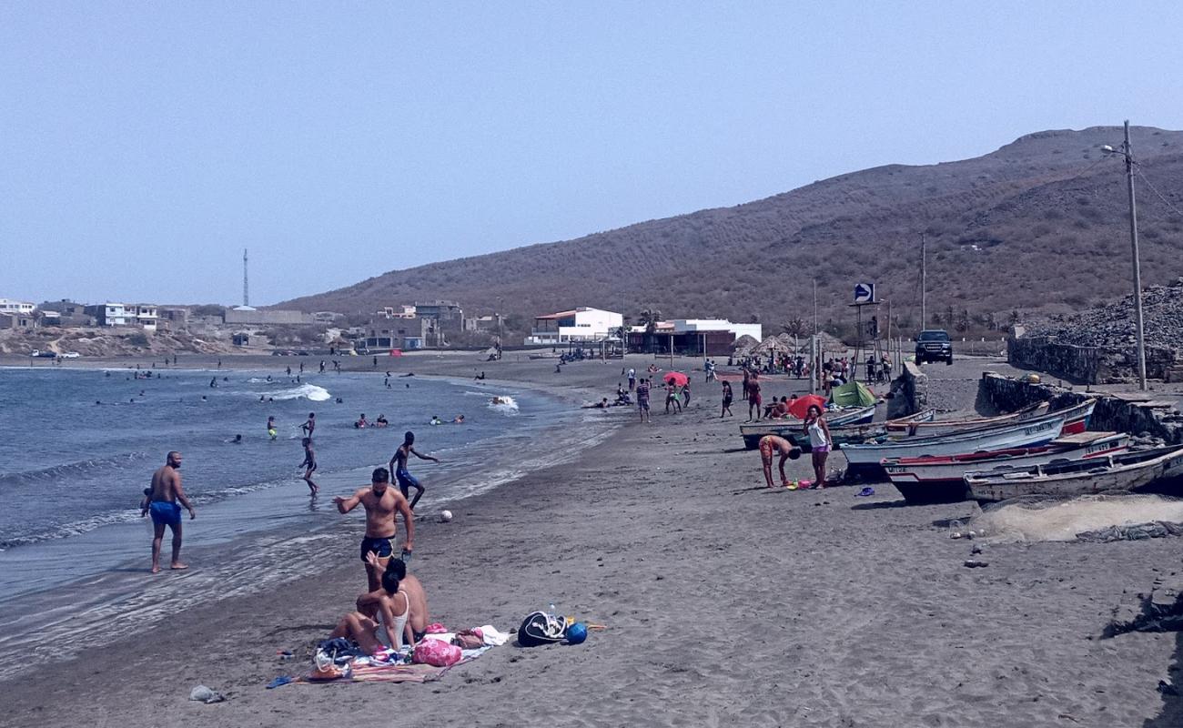 Foto af Praia Baixo med grå sand overflade