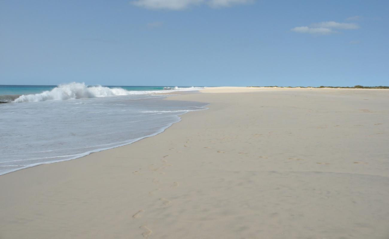 Foto af Carquejinha Beach med lys fint sand overflade