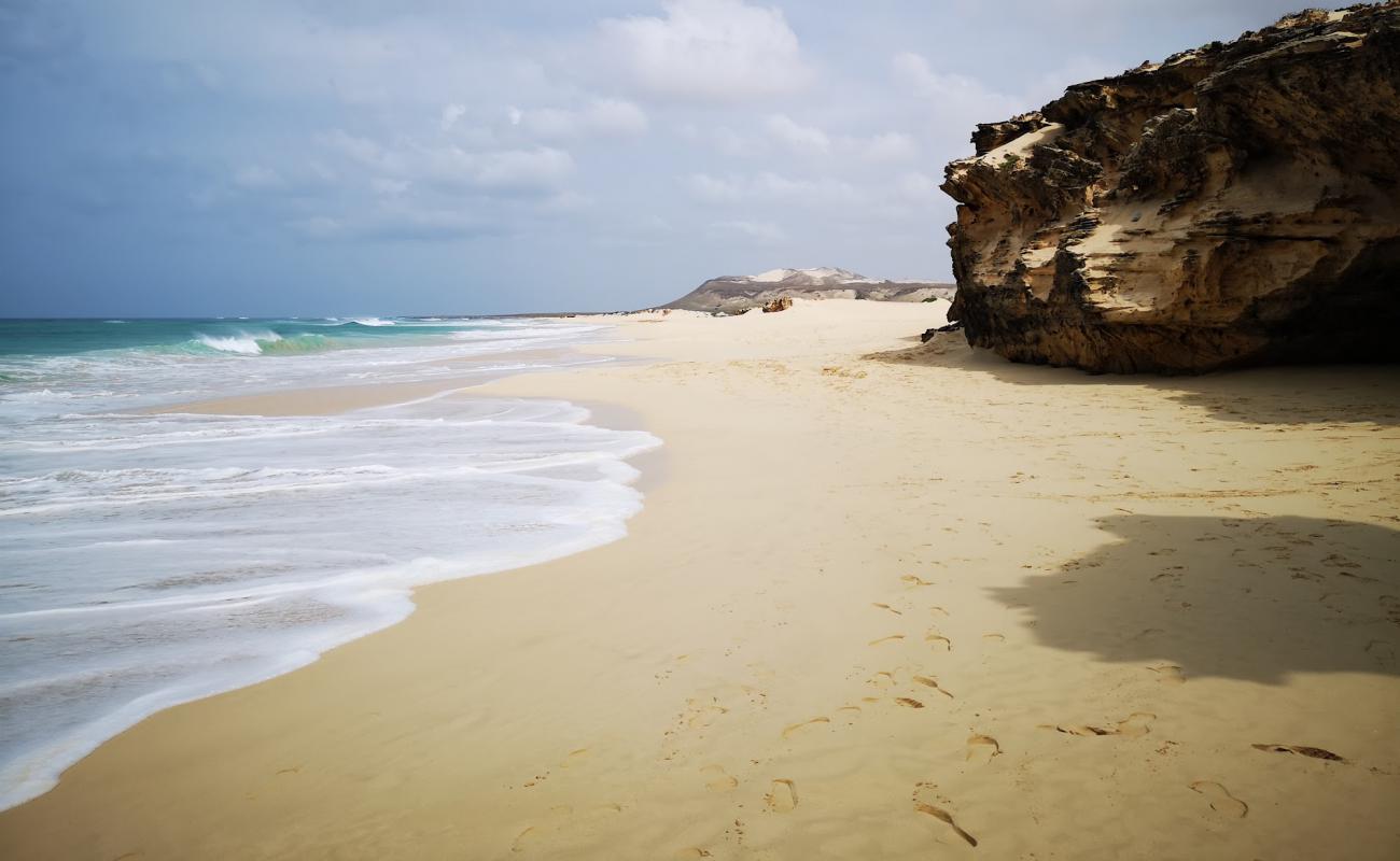 Foto af Varandinha Beach med lys fint sand overflade