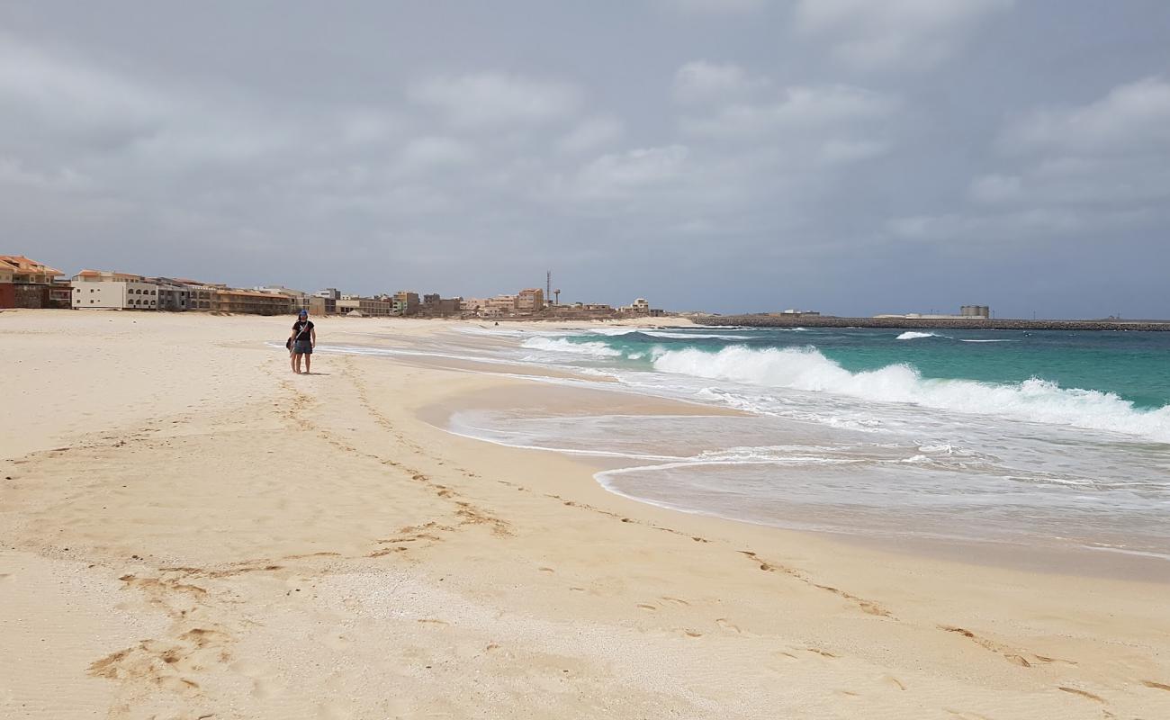 Foto af Praia de Cabral med lys sand overflade