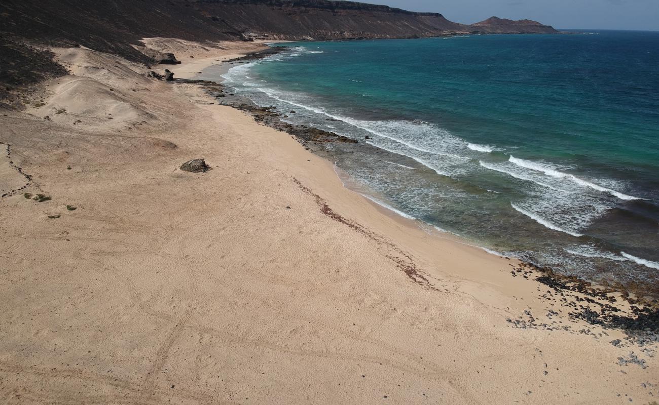 Foto af Ponta da Fragata med lyst sand & sten overflade