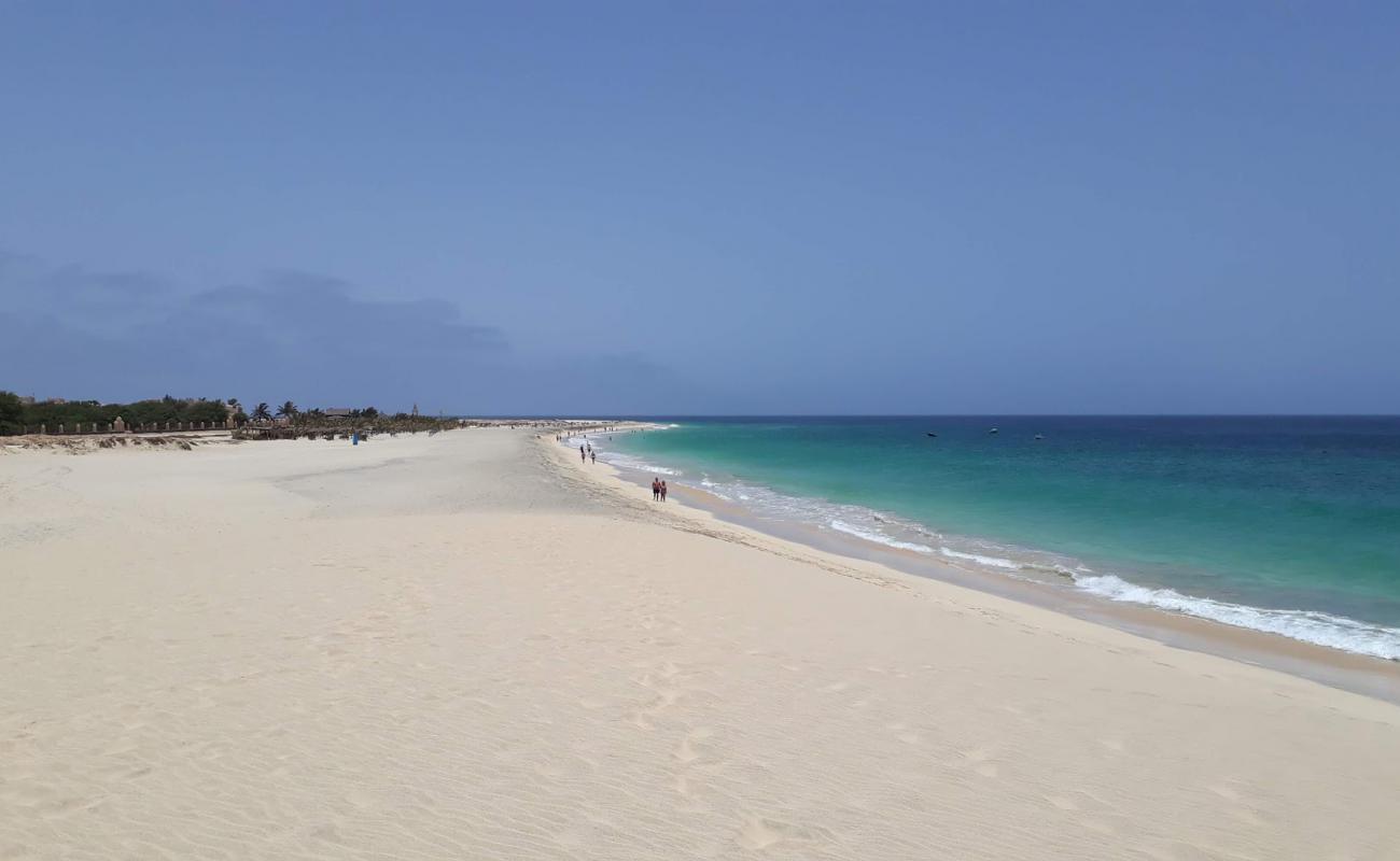 Foto af Dune of Sal Beach med lys fint sand overflade