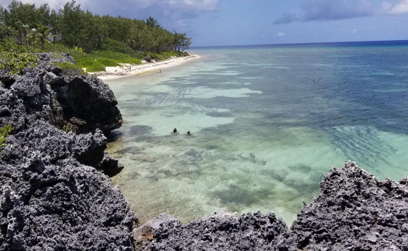 Foto af Barefoot beach med lys fint sand overflade