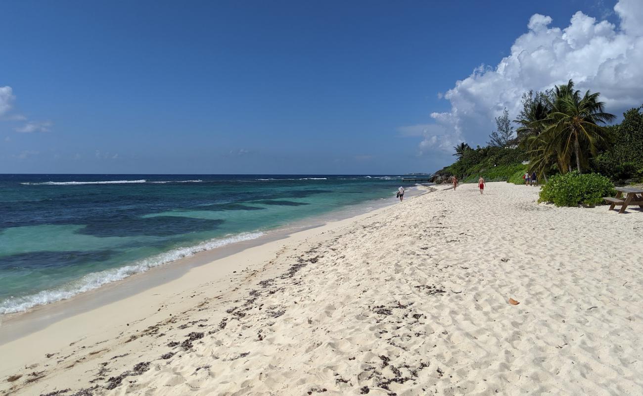 Foto af Spotts Strand med lys fint sand overflade