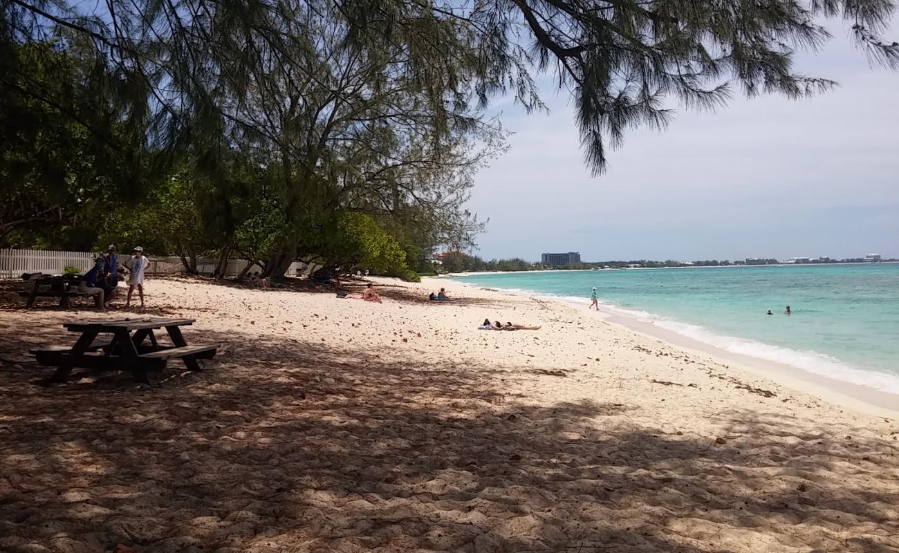 Foto af Cemetery beach med lys fint sand overflade