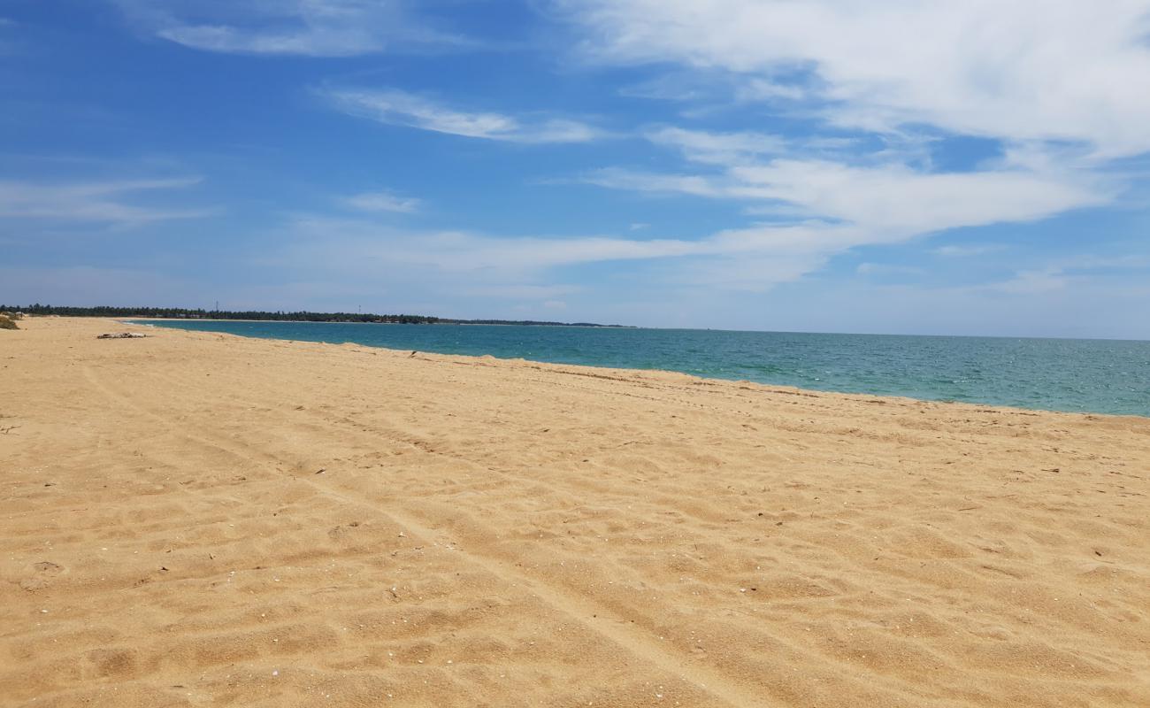 Foto af Kalpitiya Beach med lys sand overflade