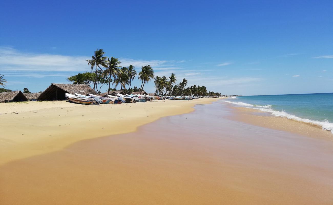 Foto af Thaalayadi Beach med lys sand overflade