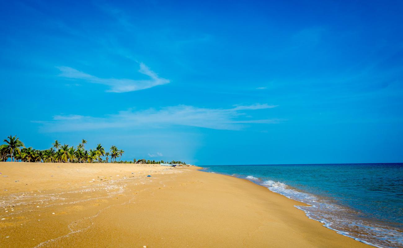 Foto af Umiya Beach med lys sand overflade