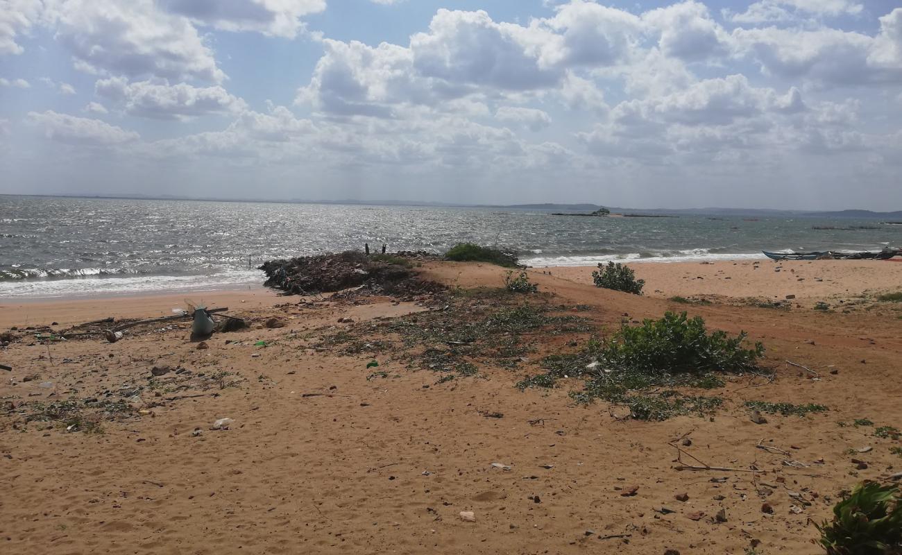 Foto af Sampur Beach med lys sand overflade