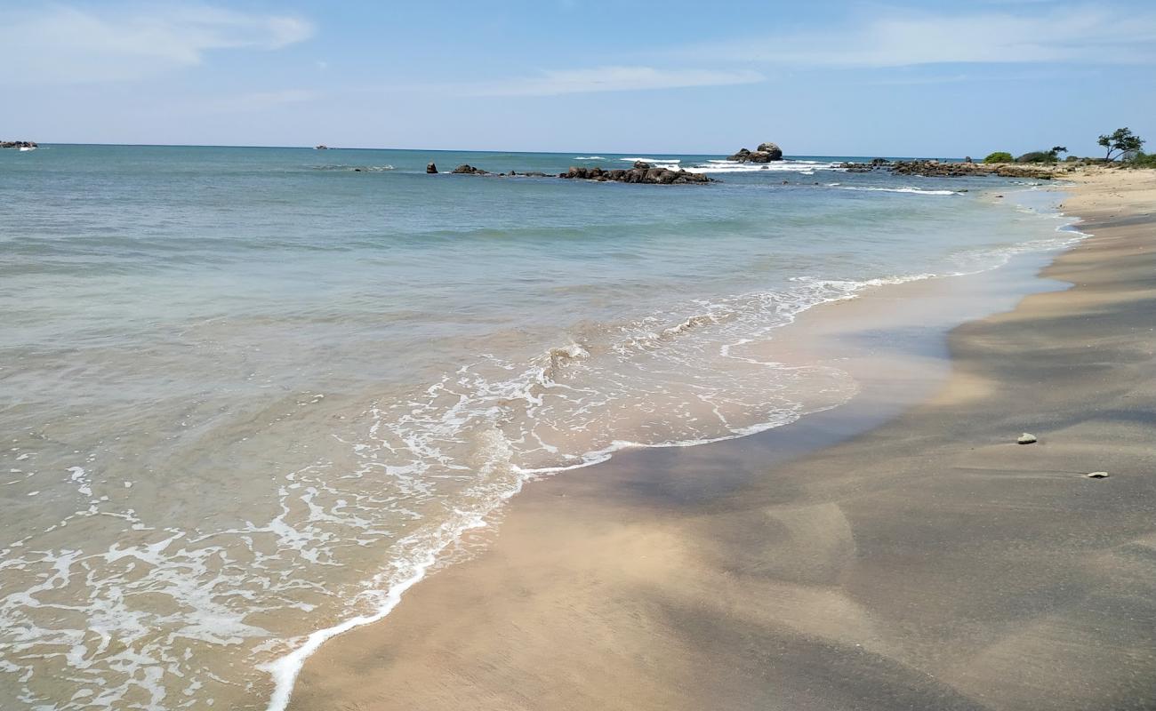 Foto af Lanka Patuna Beach med lys sand overflade