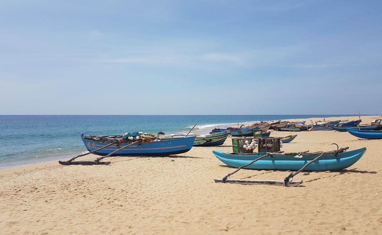 Foto af Kallady Beach med lys sand overflade