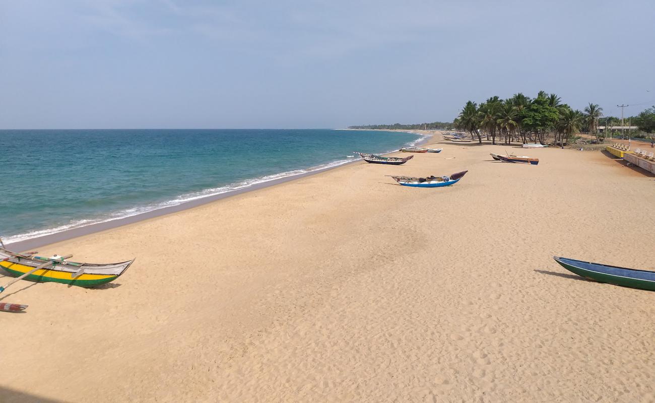 Foto af Maruthamunai Beach med lys sand overflade