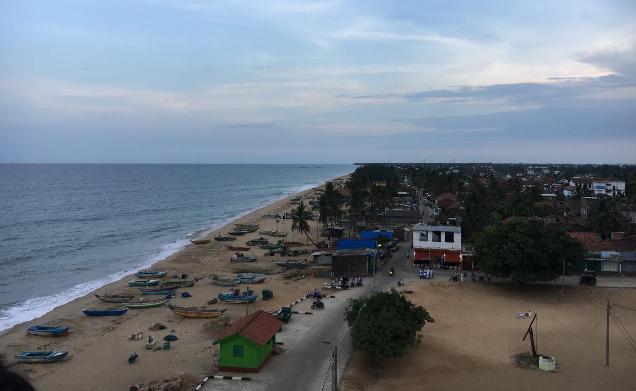 Foto af Kalmunai Beach med lys sand overflade