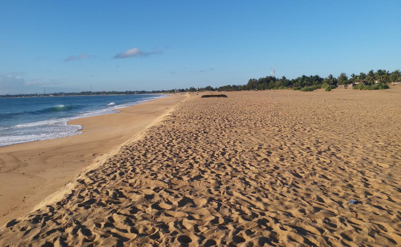 Foto af Jalaldeen Square Beach med lys sand overflade