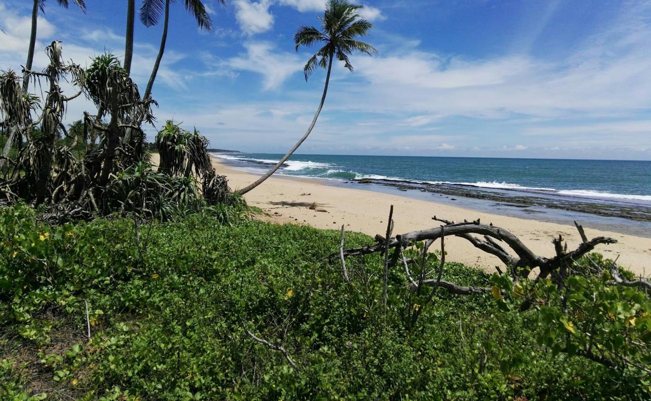 Foto af Kochchama Beach med lys sand overflade