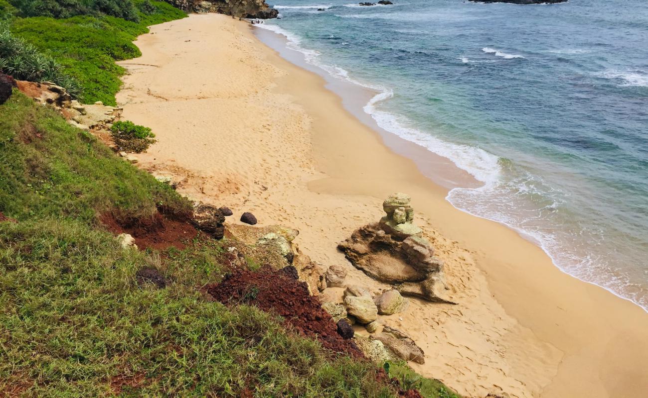 Foto af Ussangoda Beach med lys sand overflade