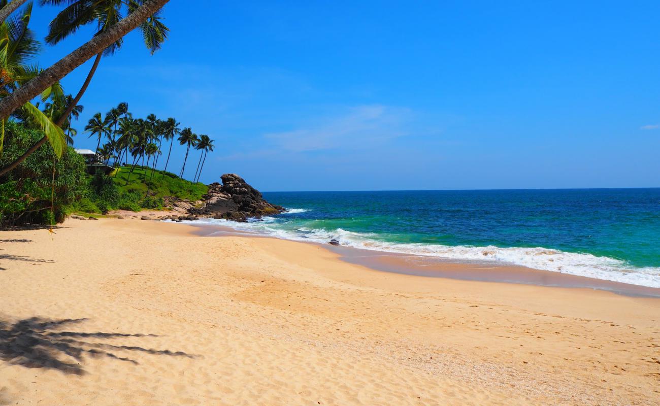 Foto af Pallikaduwa Beach med lys sand overflade