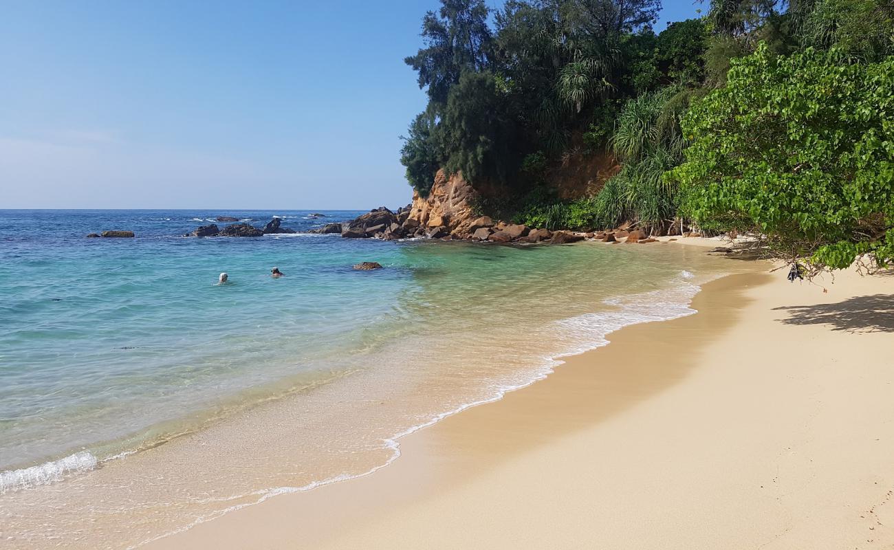 Foto af Ahangama Kanda Beach med lys sand overflade