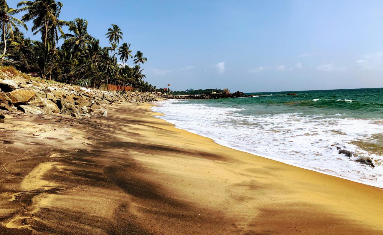 Foto af Pitiwella Beach med lys sand overflade