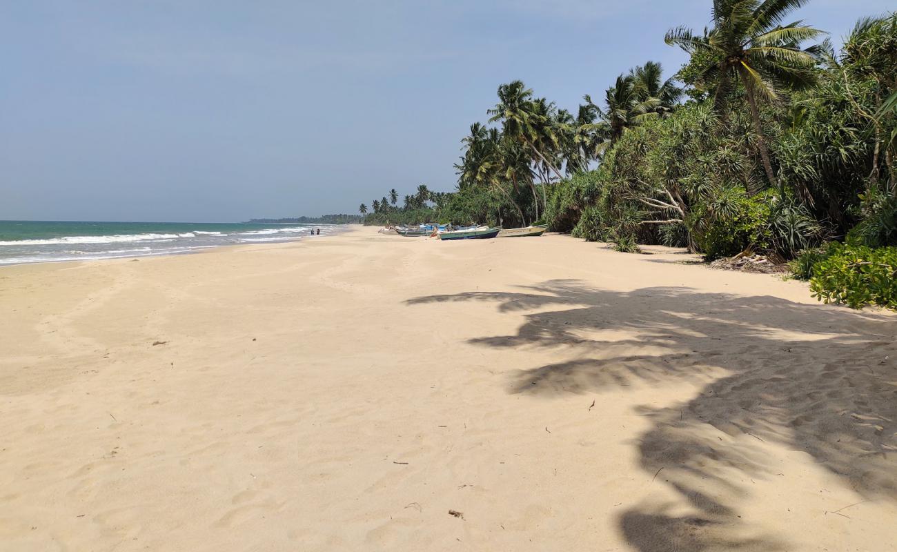 Foto af Piyagama beach med lys sand overflade