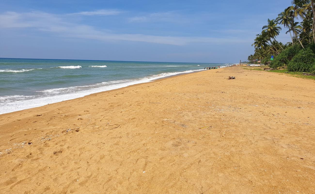 Foto af Wadduwa Beach med lys sand overflade