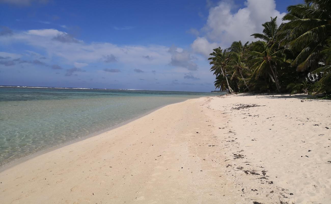 Foto af Titikaveka Beach med lys fint sand overflade