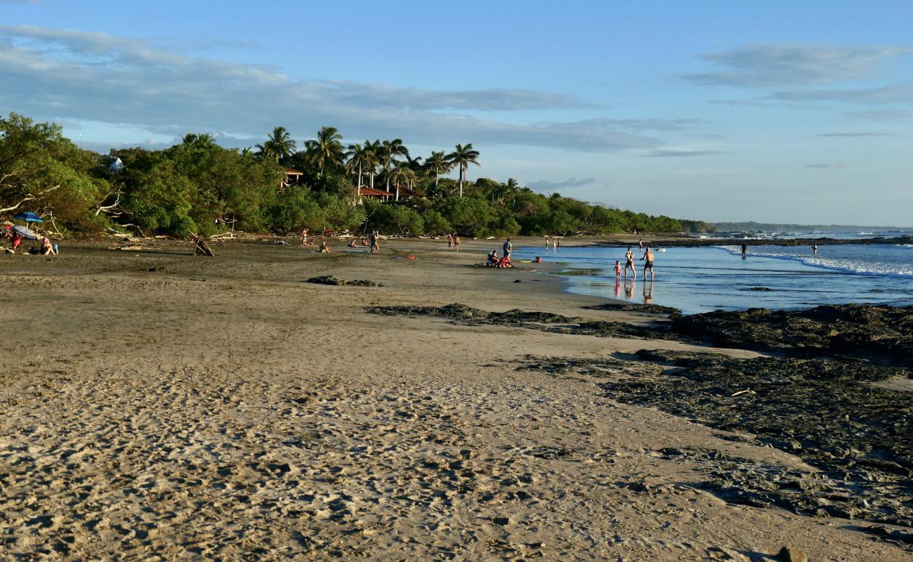 Foto af Sort Strand med gråt sand og sten overflade