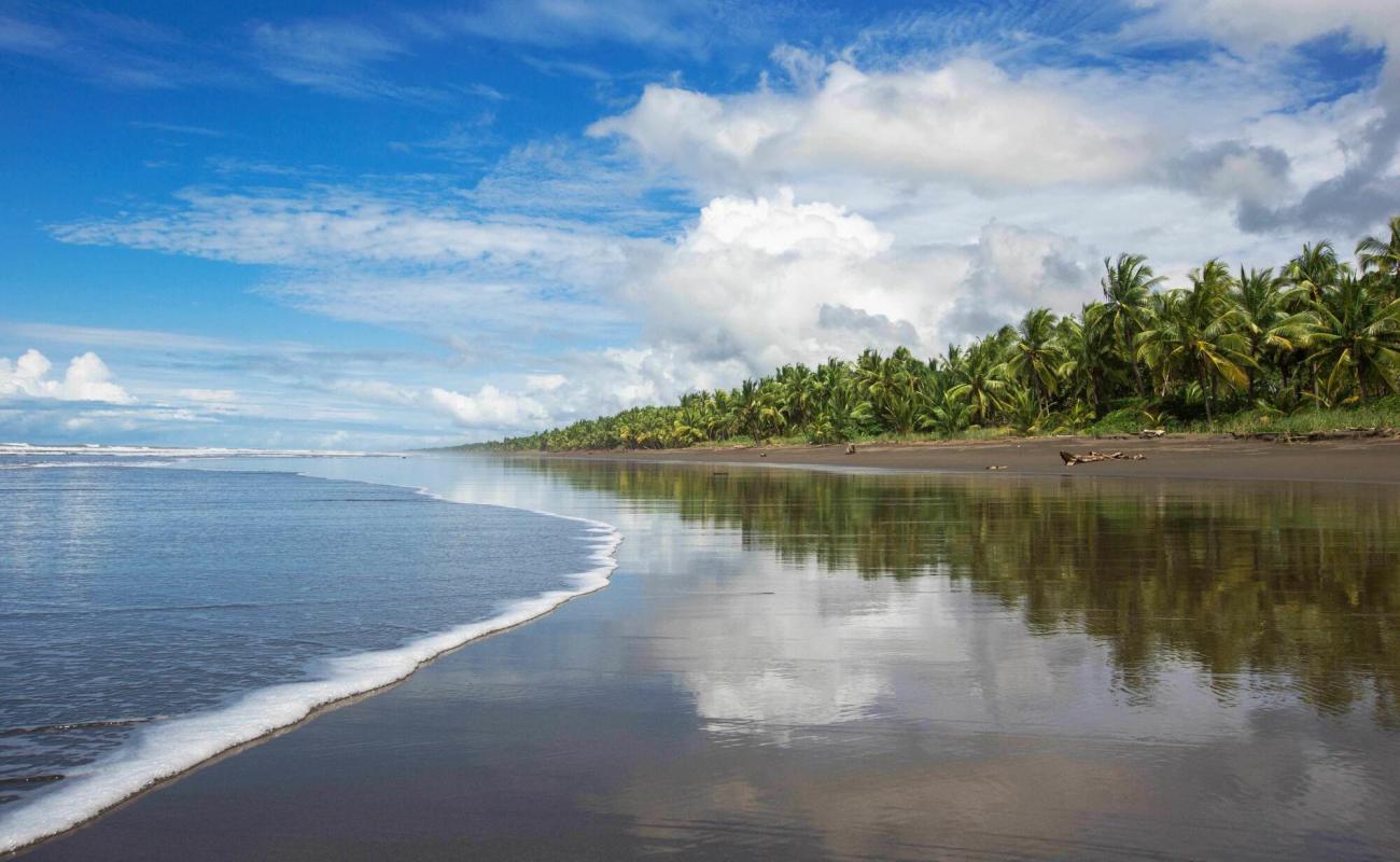 Foto af Playa Palo Seco med grå sand overflade