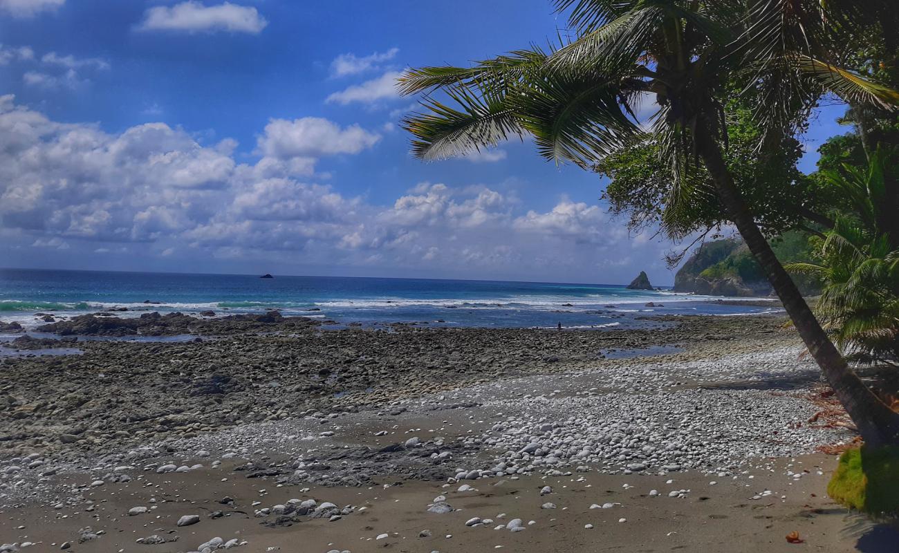 Foto af Playa Matapalo II med brunt sand og sten overflade