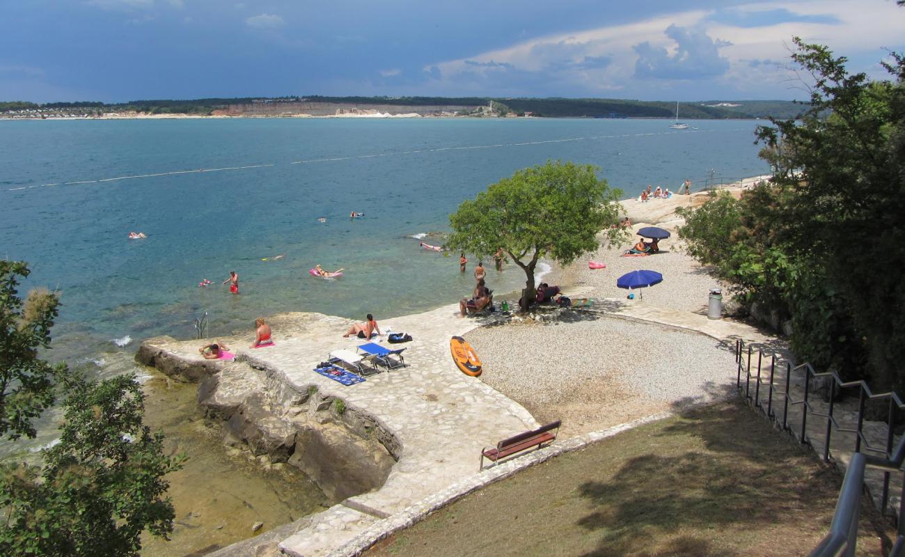 Foto af Crnika beach med let fin sten overflade