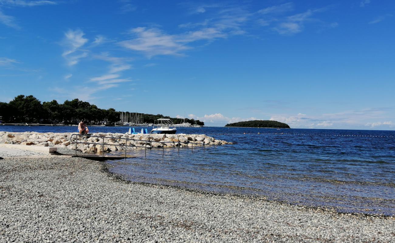 Foto af Funtana Strand med let fin sten overflade