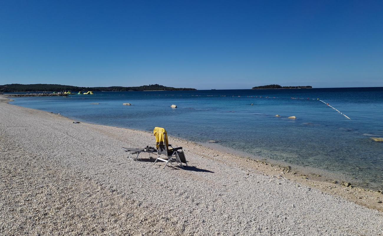 Foto af Bi Village beach med let fin sten overflade