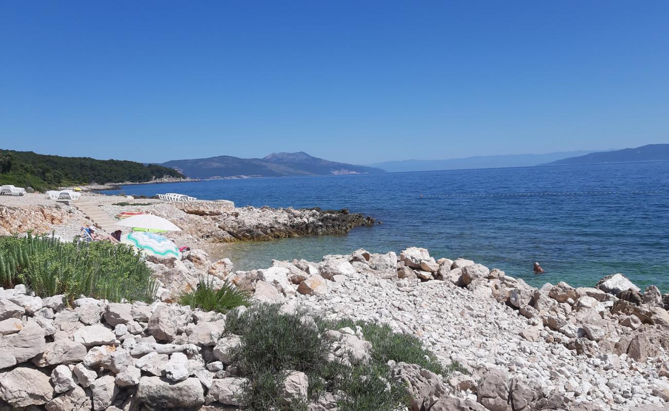 Foto af Ravni beach med grå sten overflade