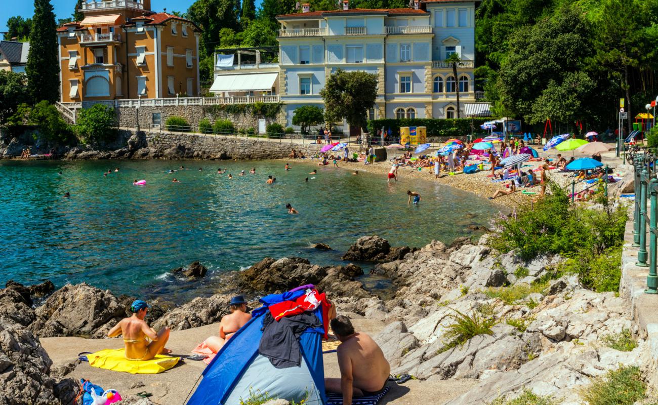 Foto af Volosko beach med grå fin sten overflade