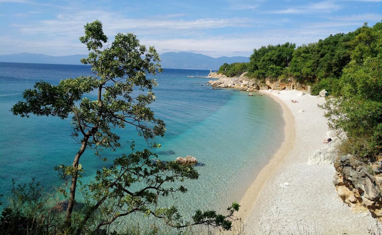 Foto af Kostrena beach med let fin sten overflade