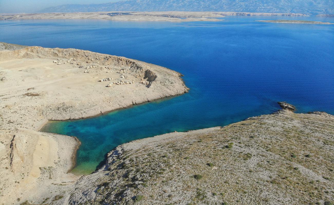 Foto af Velika Rasovaca med let sten overflade