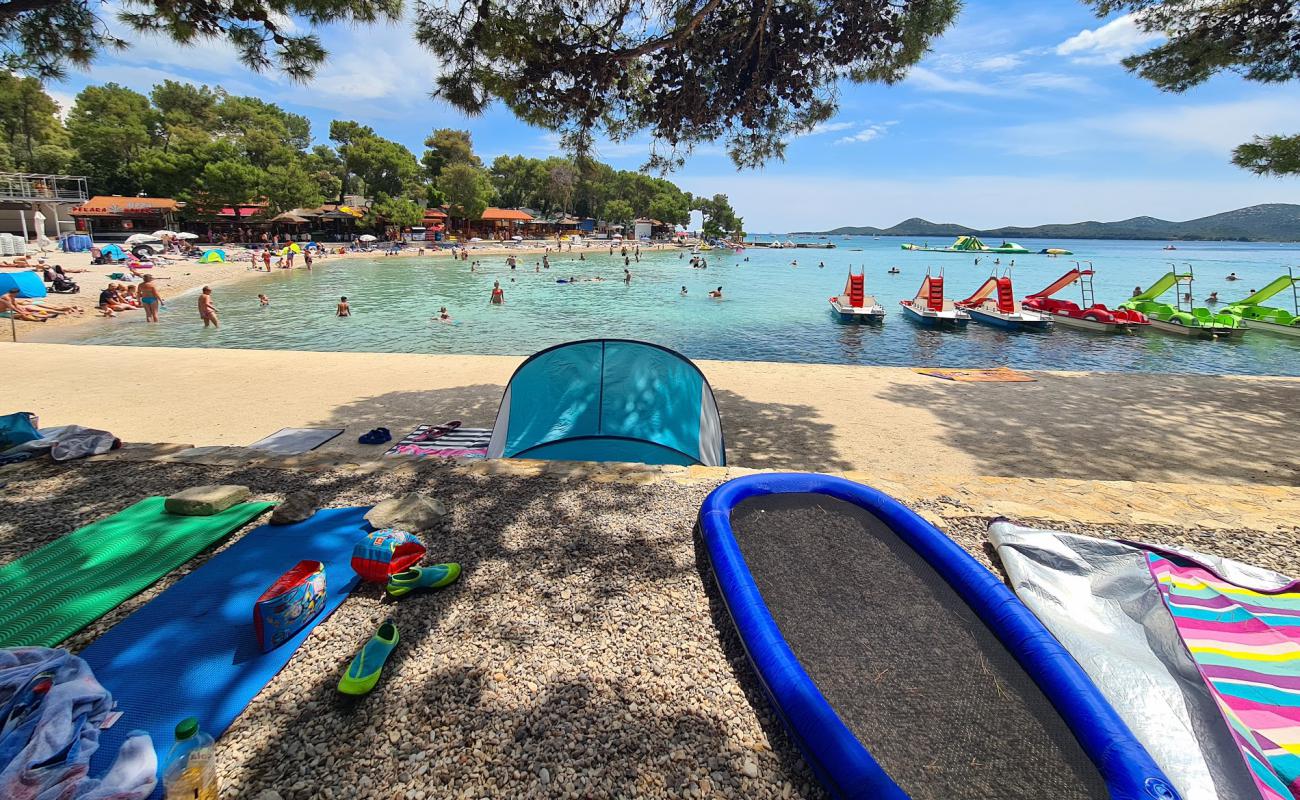 Foto af Soline Strand med let sten overflade